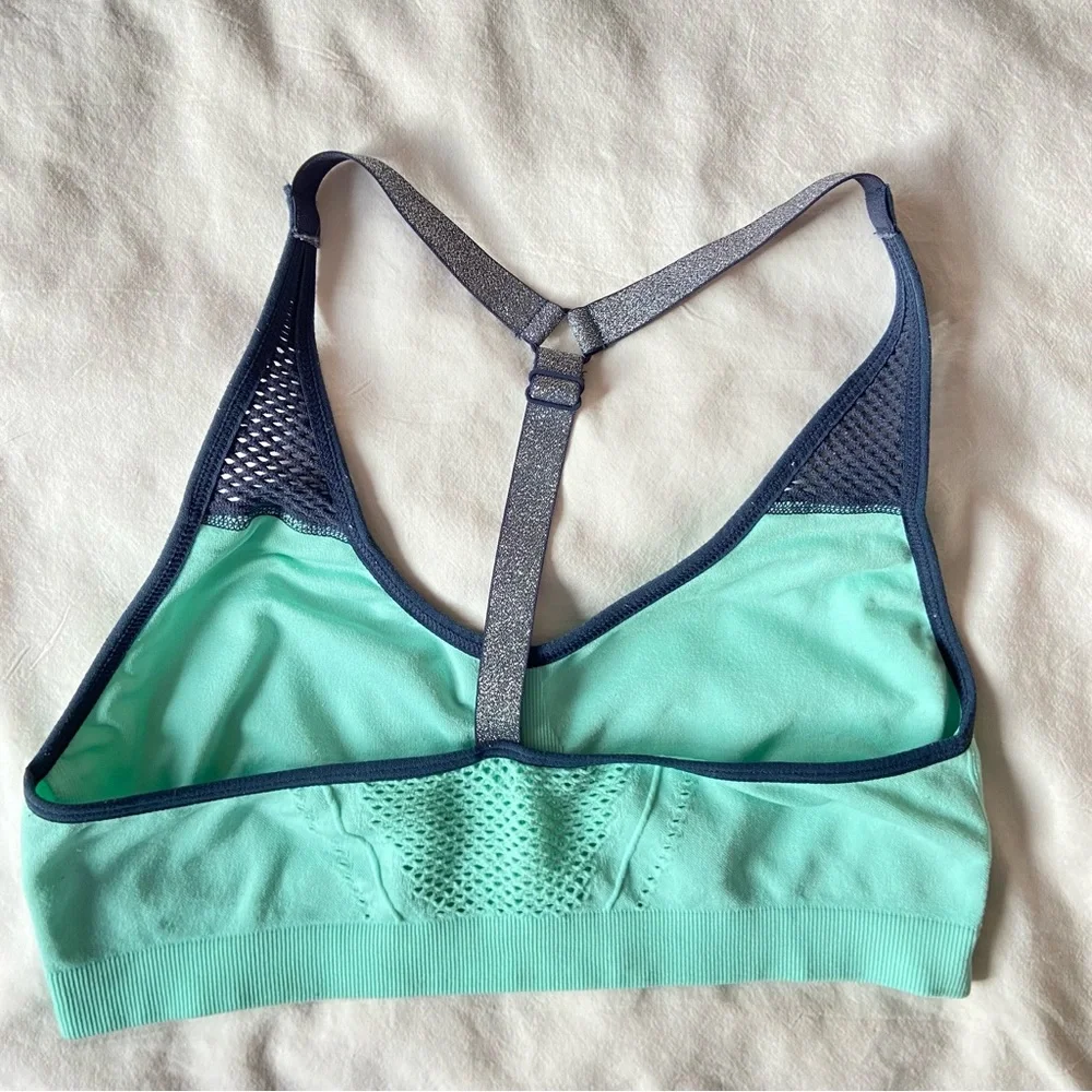Delia’s by Maidenform girls sports T-back bra/top. Size XL. One gray, one mint.